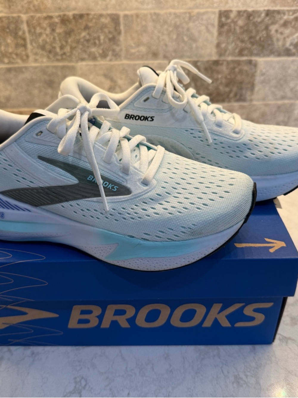 Brooks Adrenaline GTS 24 Women’s Athletic Running Shoes - Picture 4 of 5